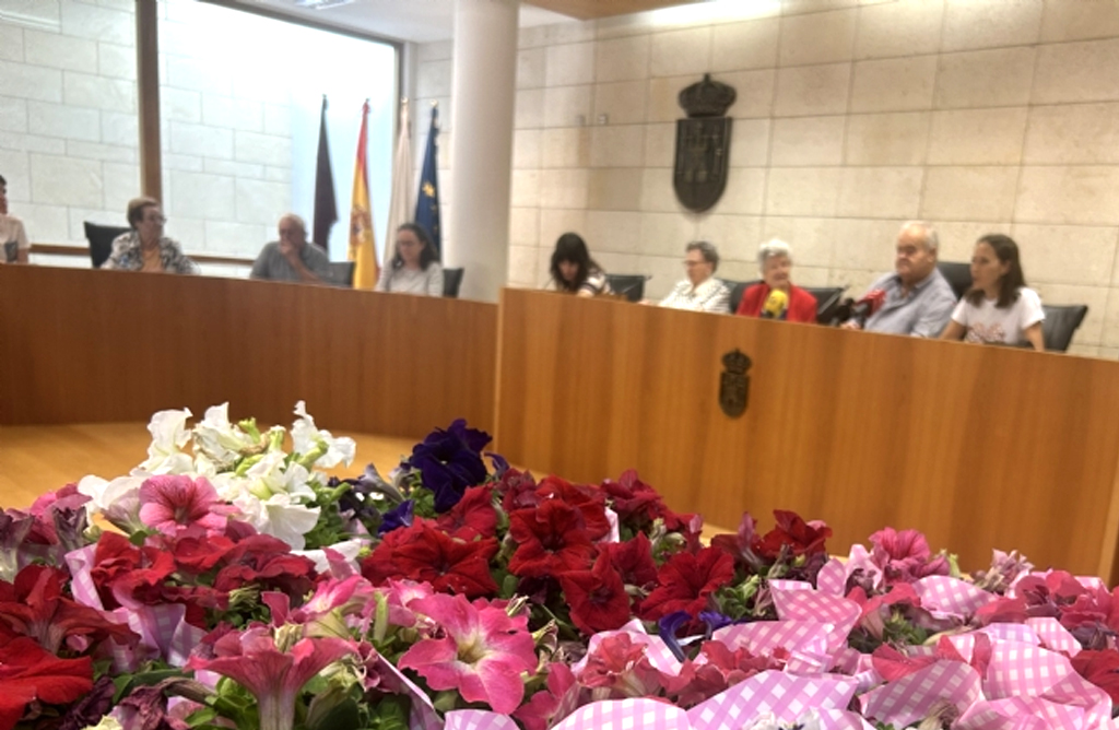 Un sencillo y emotivo acto institucional homenajea a los mayores en el D�a Internacional de este coletivo